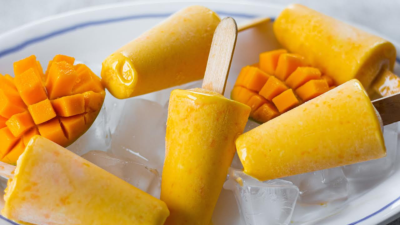 आम की कुल्फी रेसिपी | summer recipes special mango kulfi recipe in hindi - News Nation