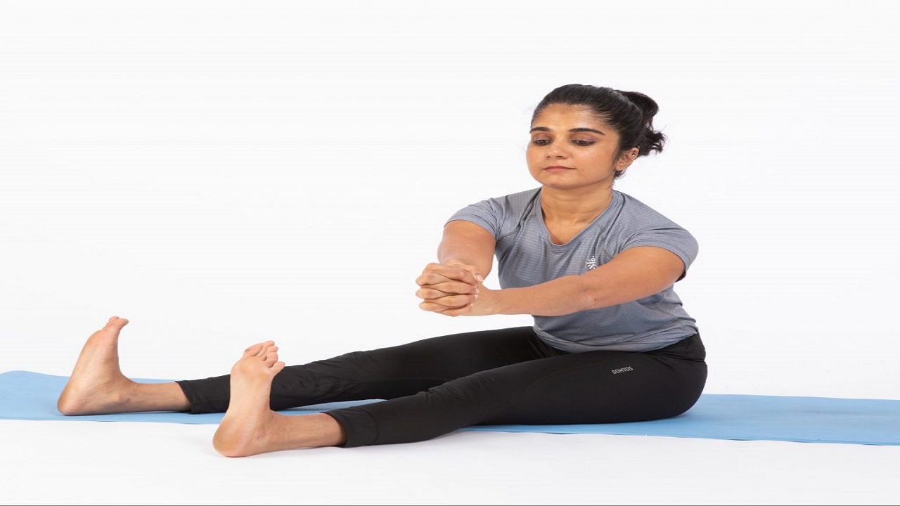 Chakki Chalanasana (The Churning Mill Pose) | Steps | Benefits | Learn yoga  poses, Yoga for balance, Yoga benefits