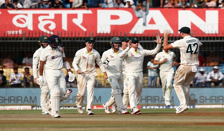 Batsman India membungkuk di depan Nathan Lyon, memecahkan rekor Kumble.  India vs australia Pemukul India membungkuk sebelum Nathan Lyon memecahkan rekor Kumble