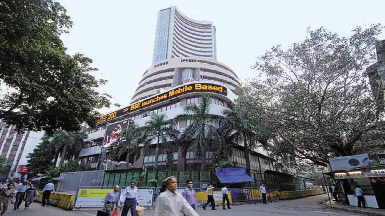 कारोबार  – Stock Market: शेयर बाजार आज भी मजबूती के साथ हुआ ओपन, सेंसेक्स और निफ्टी ने बनाया नया रिकॉर्ड – #IndiaSamachar