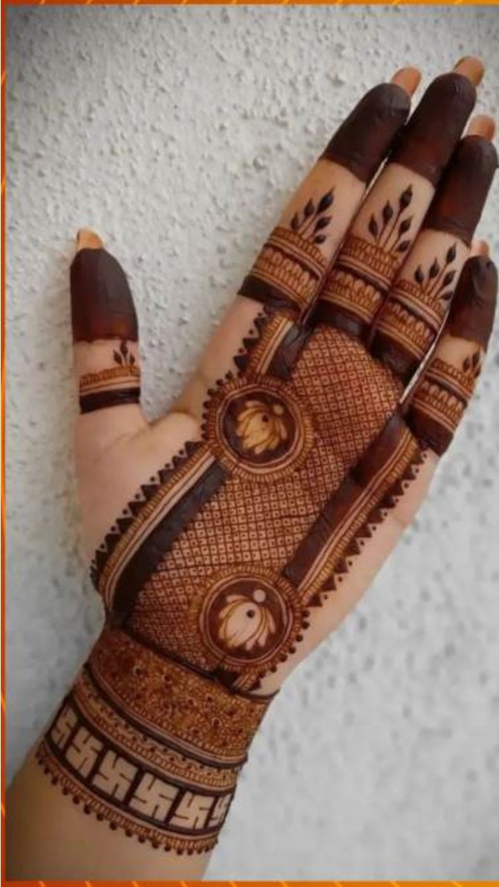 Eid 2023 Mehndi Design: ईद के दिन हाथों को हिना से सजाएं, लगाएं मेहंदी के  ये 5 लेटेस्ट डिजाइन, बनाना भी है आसान - Eid 2023 best and easy mehndi design  on