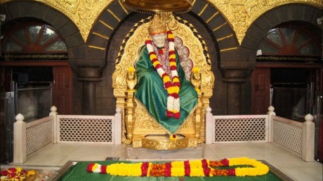 शिरडी साई मंदिर में भक्तों के दर्शन को लेकर किया गया बड़ा बदलाव, जानें नया  समय Shirdi Sai Sansthan Trust changed the time schedule of devotees to 6 am  to 9 pm -