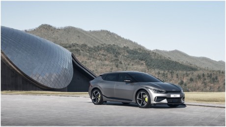 एक बार चार्ज करने पर 500 किलोमीटर चल सकती है Kia की इलेक्ट्रिक कार | Kia  1st All Electric Car Can Do 500 Kms On Single Charge - News Nation