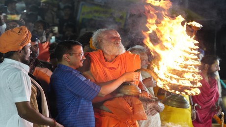 CM Arvind Kejriwal reaches Ayodhya, will visit Ramlala tomorrow, सीएम  अरविंद केजरीवाल पहुंचे अयोध्या, कल करेंगे रामलला के दर्शन - News Nation