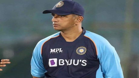 Rahul Dravid: एशिया कप से पहले भारत को बड़ा झटका, राहुल द्रविड़ हुए कोरोना  पॉजिटिव | coach rahul dravid test covid 19 positive ahead asia cup 2022 -  News Nation