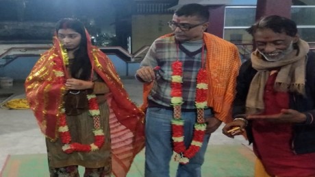 42 का दुल्हा 20 की दुल्हन: शिक्षक-छात्रा के 'अजब प्रेम की गजब कहानी' | The  wonderful story of the strange love of a teacher student teacher got  married with student in samastipur -