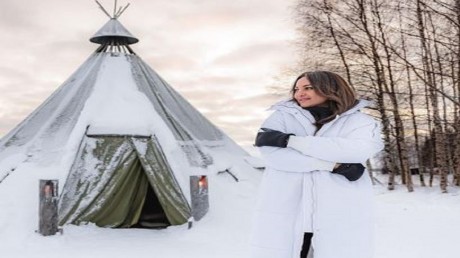 Sonakshi Sinha: फिनलैंड में बर्फ का मजा लेती नजर आईं सोनाक्षी, शेयर की तस्वीरें ; Sonakshi Sinha was seen enjoying the snow in Finland, shared photos - News Nation