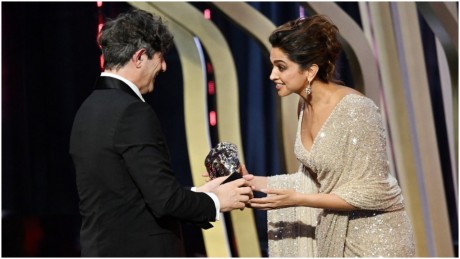 BAFTA Awards 2024 में दिखा दीपिका पादुकोण का जलवा,साड़ी में ढाया कहर  