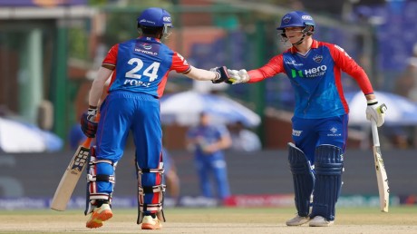 DC vs MI : मुंबई इंडियंस के गेंदबाजों की हुई जमकर पिटाई, दिल्ली कैपिटल्स ने दिया 258 रनों का लक्ष्य
