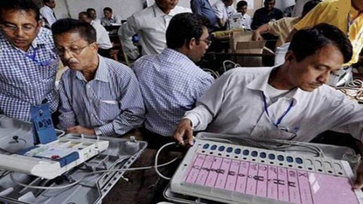 'भगवान के लिए मुझे छोड़ दो', दिल्ली चुनाव में फिर बची EVM की 'इज्जत'