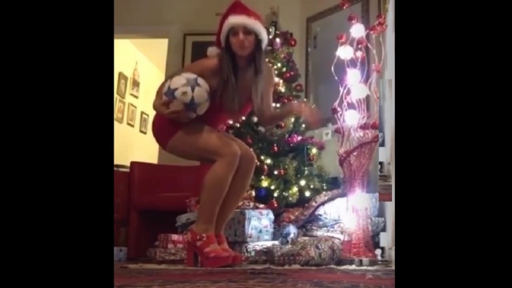 हाई हील्स पहने फुटबॉल खेल रही लड़कियों की वीडियो वायरल