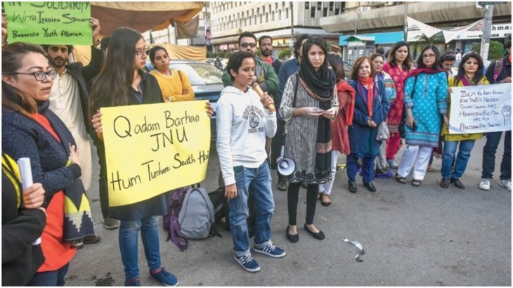 जेएनयू छात्रों और शिक्षकों के समर्थन में उतरे पाकिस्‍तान के छात्र