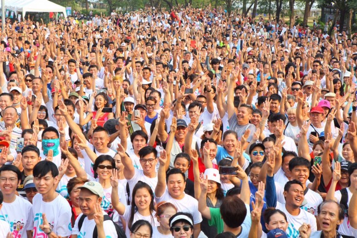 सरकार के खिलाफ दौड़ में शामिल हुए बैंकॉक के लोग