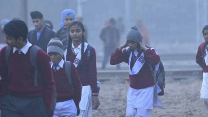 कड़ाके की सर्दी में 'गर्म लहरें और लू', डीएम ने की स्कूलों की छुट्टी