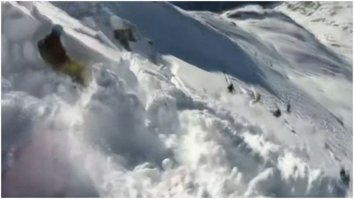 भारी बर्फबारी के बाद हिमस्खलन में 3 जवान शहीद, 5 लोगों की भी मौत