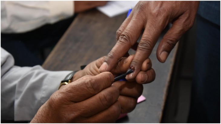 दिल्ली चुनाव आयोग का चाबुक : सैकड़ों एफआईआर, 2 प्रत्याशी फंसे