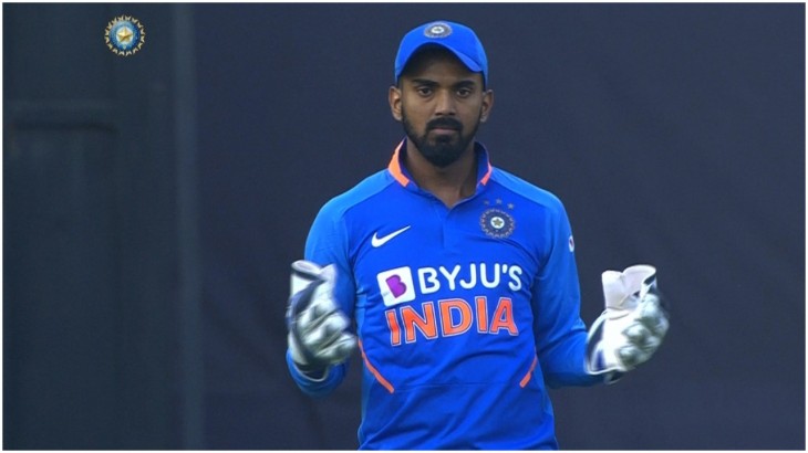 भारत आस्‍ट्रेलिया मैच में विकेट कीपरिंग करते केएल राहुल