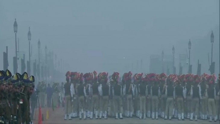 दिल्ली ने ओढ़ी कोहरे की चादर, ठंड में हो रही गणतंत्र दिवस की तैयारियां