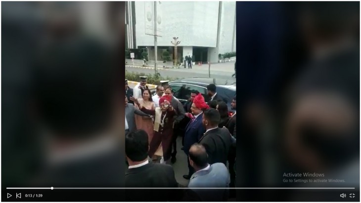धर्मपाल गुलाटी का डांस करते हुए वीडियो का ग्रैब