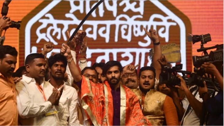 'भगवा' हुई राज ठाकरे की मनसे, बेटे अमित की भी हुई पार्टी में एंट्री