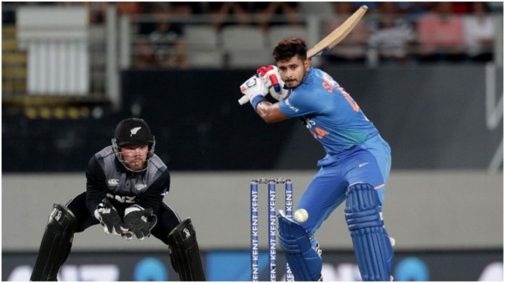 भारत न्‍यूजीलैंड पहले T20 में बल्‍लेबाजी करते श्रेयस