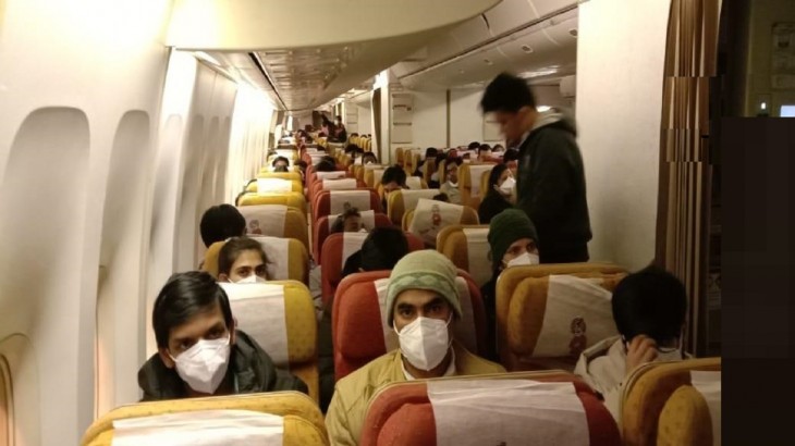 कोरोना वायरसः एयर इंडिया की एक और फ्लाइट से एयरलिफ्ट किए गए 323 भारतीय