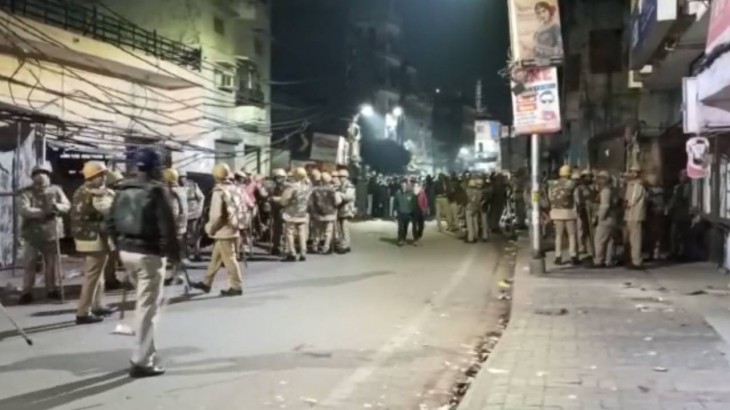 कानपुर में CAA विरोधी धरने पर बैठे लोगों को पुलिस ने खदेड़ा