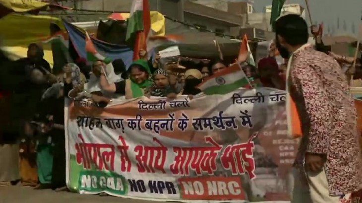 शाहीन बाग से प्रदर्शनकारियों ने गृहमंत्री के घर के तरफ निकाला मार्च