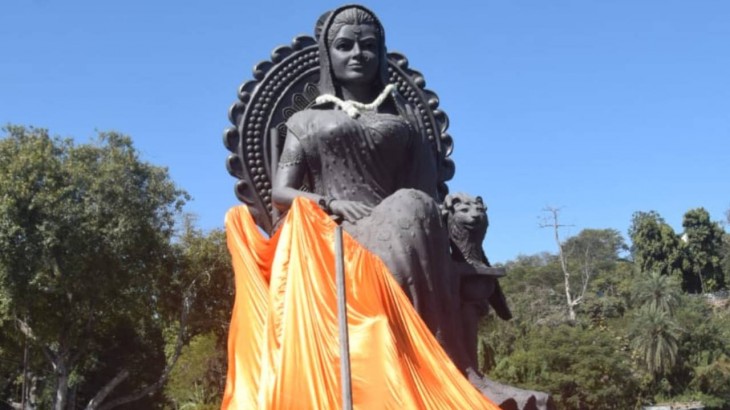 विवादों में घिरा भोपाल की रानी कमलापति की प्रतिमा का अनावरण
