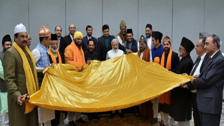 पीएम ने अजमेर शरीफ दरगाह में चादरपोशी के लिए शिष्टमंडल को चादर सौंपी