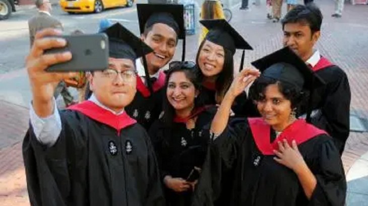 भारतीय छात्रों को भा रहा अमेरिका