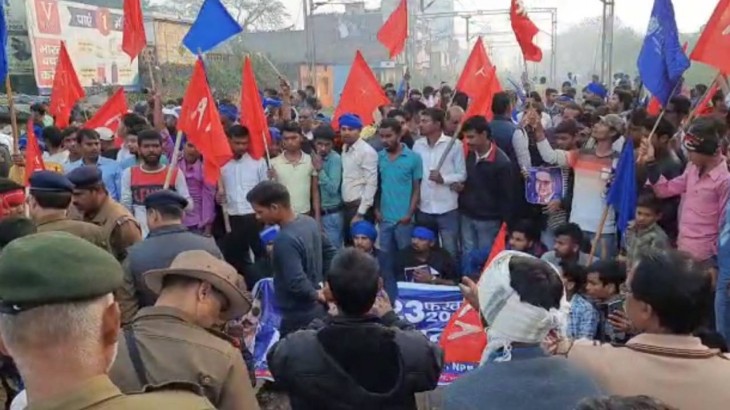 भीम आर्मी के भारत बंद का बिहार में असर, प्रदर्शनकारियों ने रोकी ट्रेन