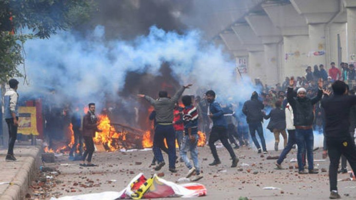 जान खतरे में तो परीक्षाएं किस काम की? छात्रों ने दिल्ली हिंसा पर कहा