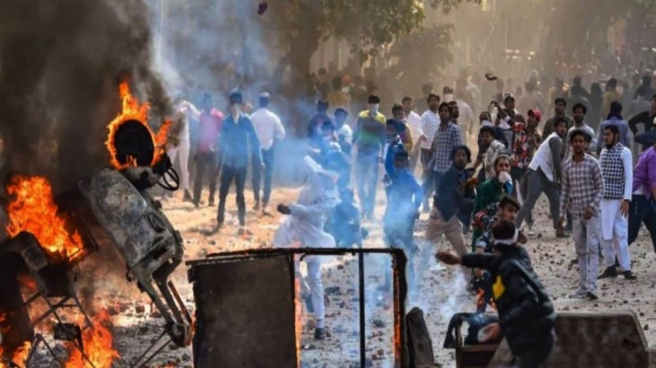 दिल्ली में हिंसा की तस्वीरें