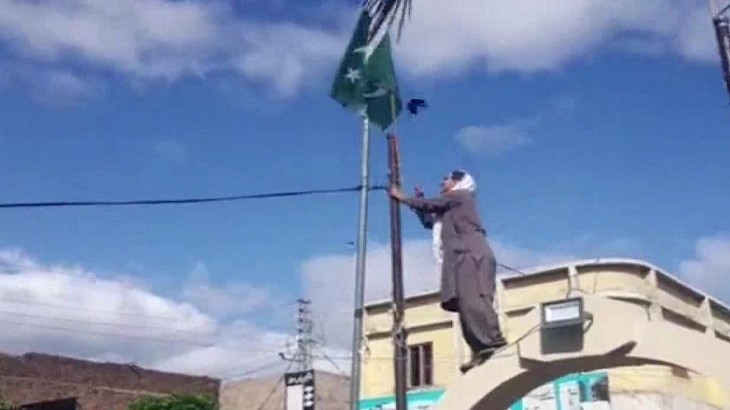 Pakistani flag Remove