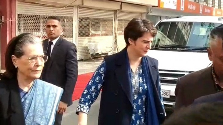Sonia Gandhi Priyanka Gandhi