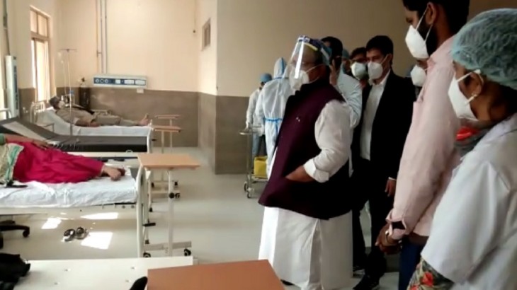 Raghu Sharma visits RUHS wards