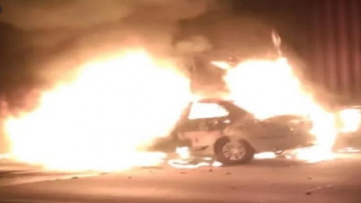 Yamuna Expressway in Agra traumatic accident car fire