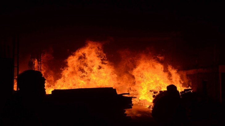 Naxalites burn vehicles in Balaghat