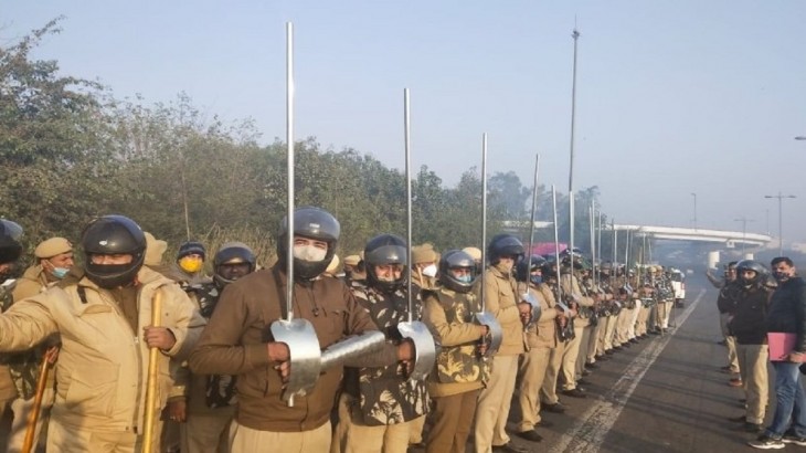 तलवारबाज किसानों से निपटने के लिए दिल्ली पुलिस तैयार, तस्वीरें वायरल