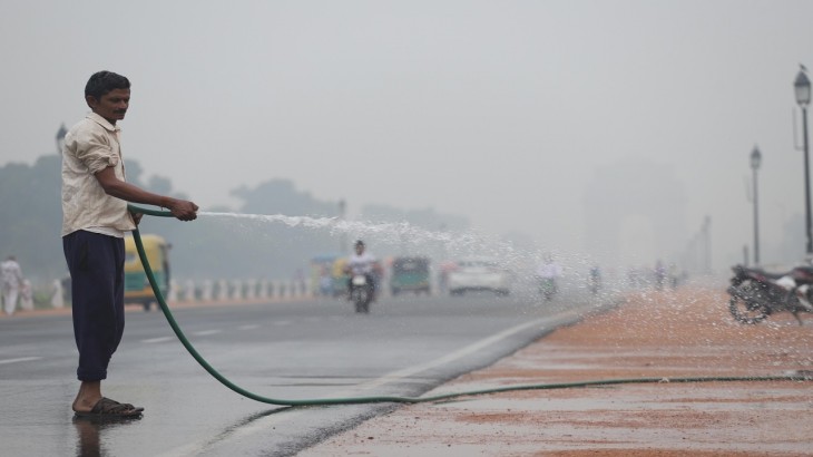 worker washes side walks at Rajpath in New Delhi 3