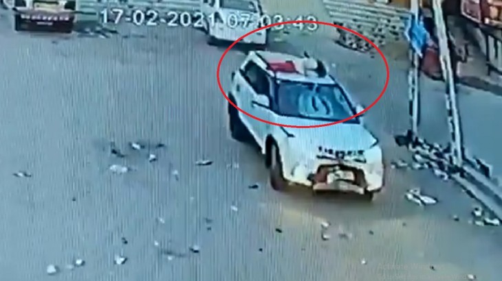 Video: शख्स को टक्कर मार कार की छत पर लाश लेकर घूमता रहा ड्राइवर