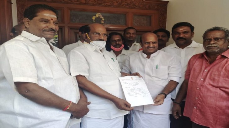 Congress MLA K Lakshminarayanan hands over his resignation