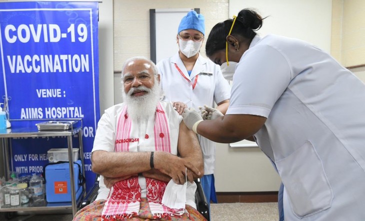 प्रधानमंत्री नरेंद्र मोदी ने लगवाई कोरोना वायरस वैक्सीन