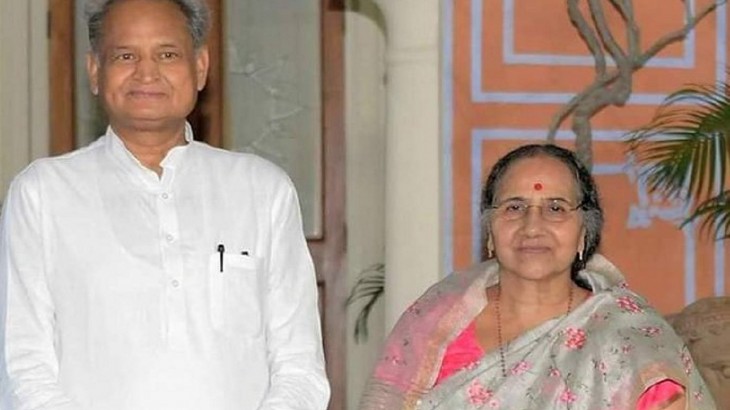ashok gehlot with wife sunita