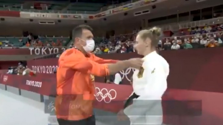 Coach slaps player before judo match in Tokyo Olympics