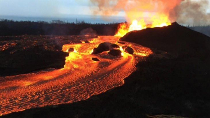 Hawai Volcano Erupts