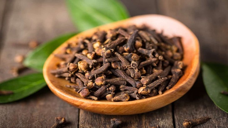 benefits of chewing clove