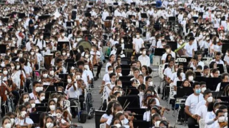 Musician gathered for world record