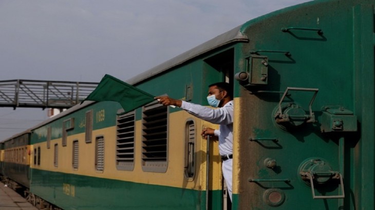 pakistan train